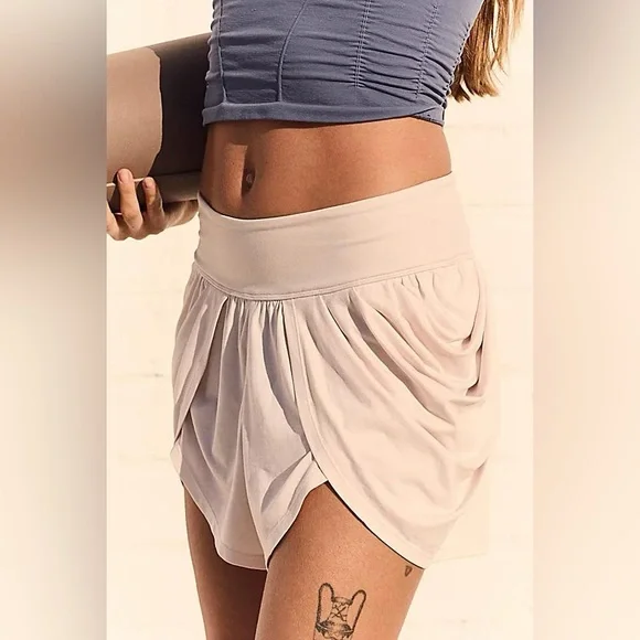Women's Cream Shorts - Picture 1 of 6